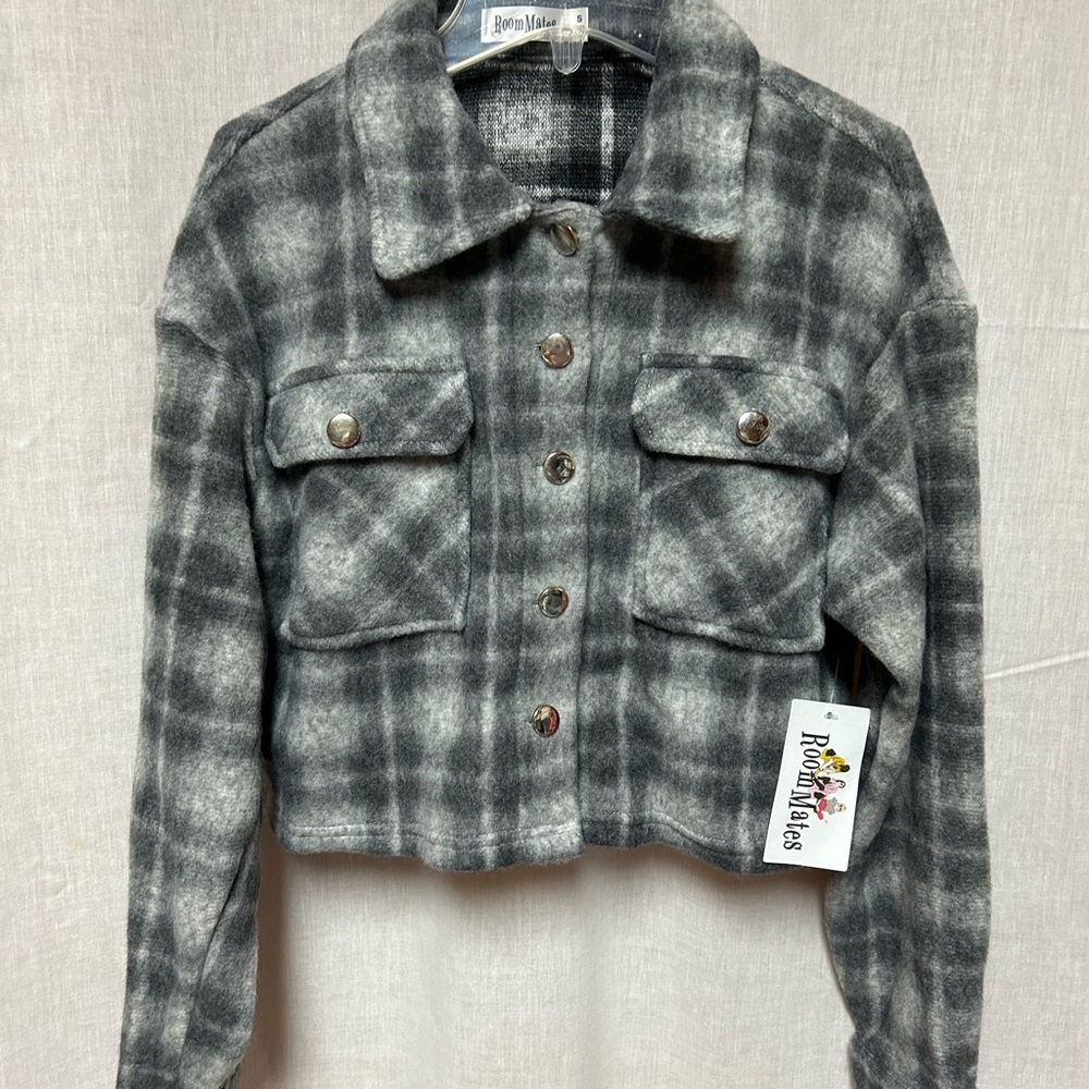 Roommates Gray Plaid shirt Jacket size small
Flannel Feel like